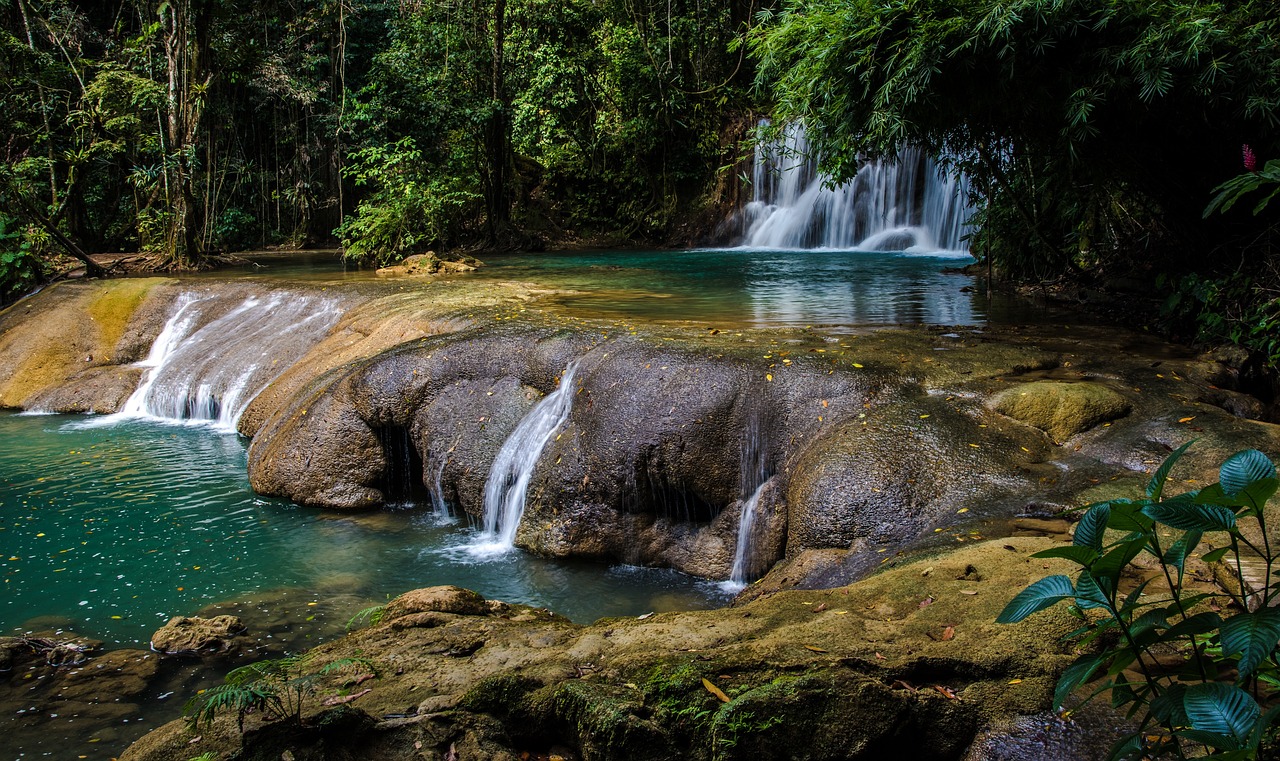 waterfall-5043271_1280